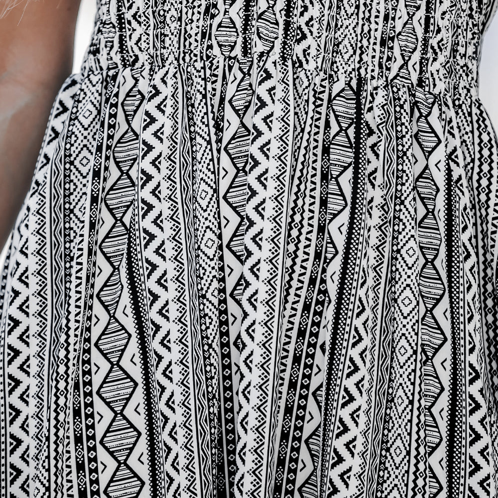 Vestido Largo con Cuello en V y Estampado Geométrico
