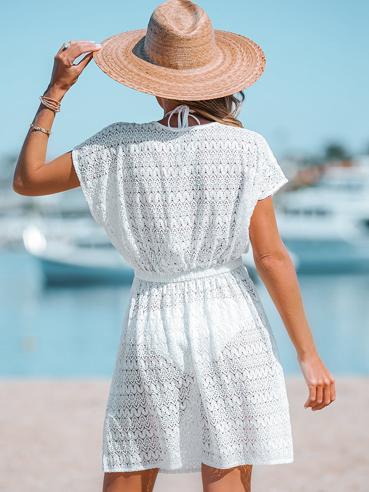 Vestido Corto de Encaje con Cuello en V de Manga Corta