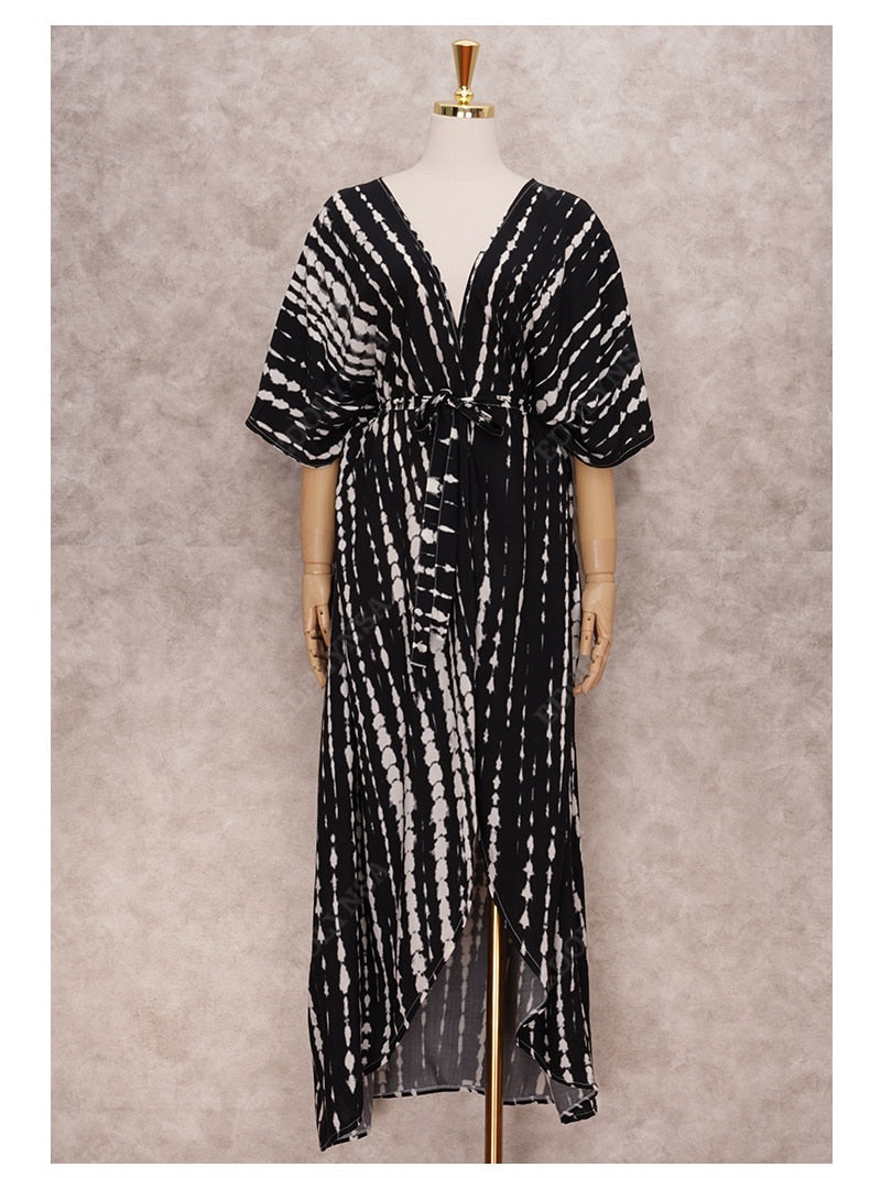 Vestido Kimono Negro con Cinturón y Rayas Bohemias