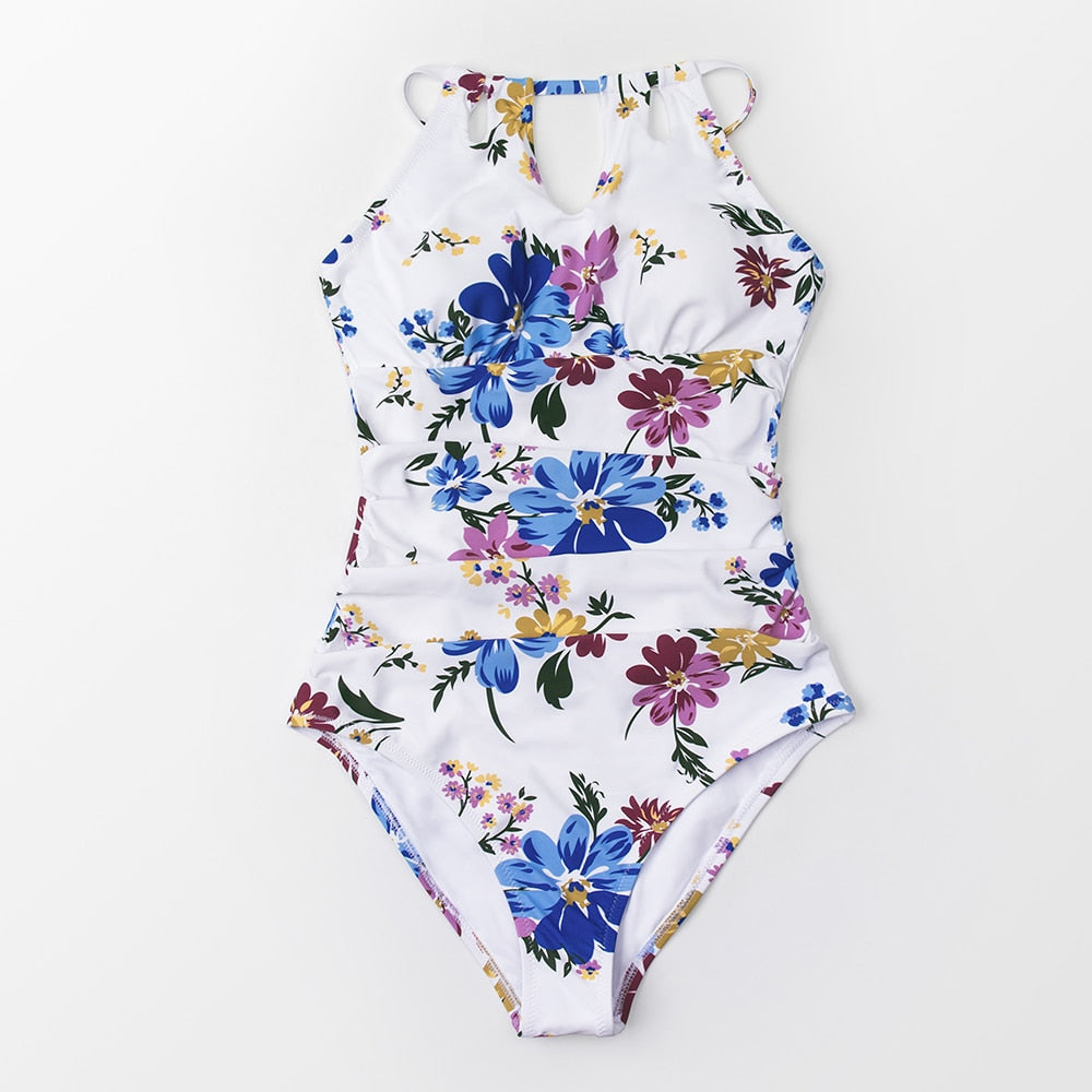 Traje de Baño Blanco con Cuello Halter y Recorte Floral - Una Pieza