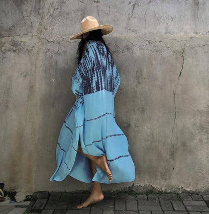 Cover-Up Boho Estampado con Flecos Kimono Largo Carfigan en Fondo Celeste