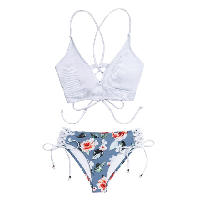 Bikini con Textura de Estampado Floral y Cordones Ajustables - Cintura Media